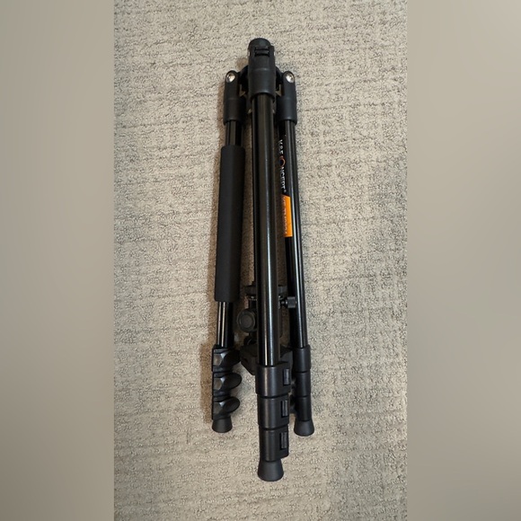 Black Tripod for Cameras - Picture 4 of 4